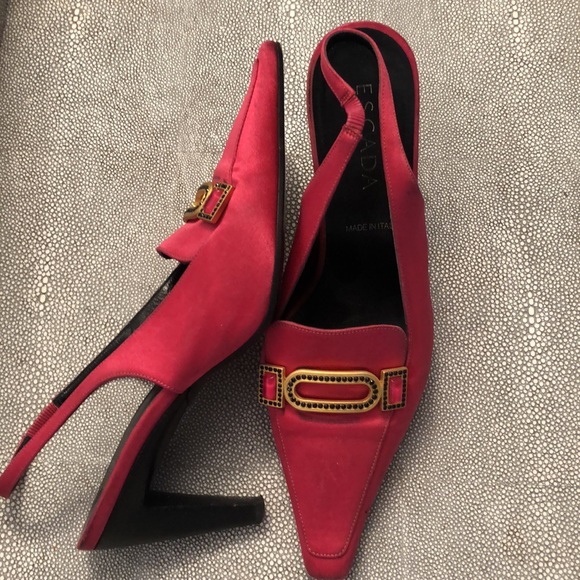 Escada Bright Pink with Rhinestone Broach Sling-back pumps, Size 36, heel 3” - Picture 5 of 11